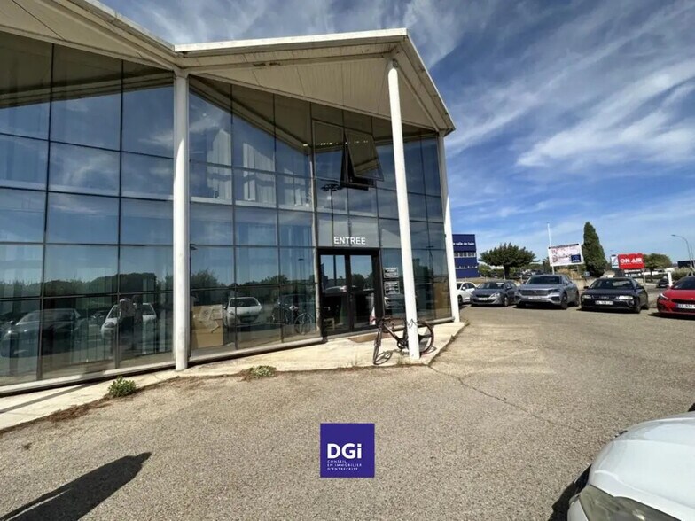 Local d’activités dans Nîmes à louer - Photo de l’immeuble – Image 3 sur 7