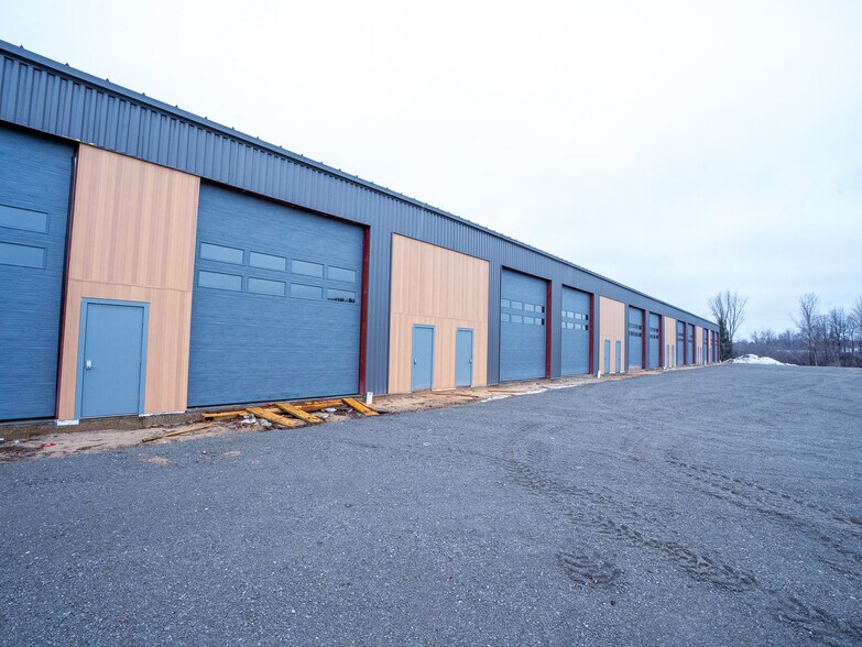 1009 Conrad Industrial Dr, Ludington, MI à vendre - Photo de l’immeuble – Image 2 sur 7