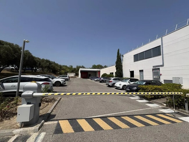 Plus de détails pour Bureau, Local d'activités à louer