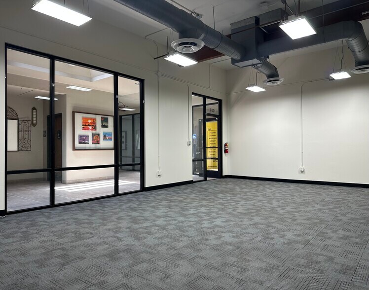 120 N Maclay Ave, San Fernando, CA à louer - Photo de l’immeuble – Image 1 sur 12