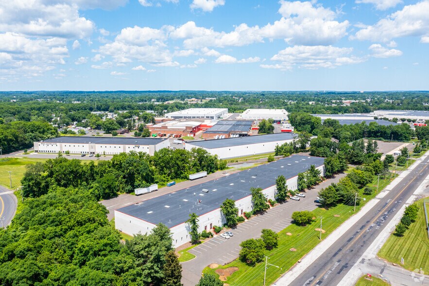 10 Runway Rd, Levittown, PA à louer - Aérien – Image 2 sur 11