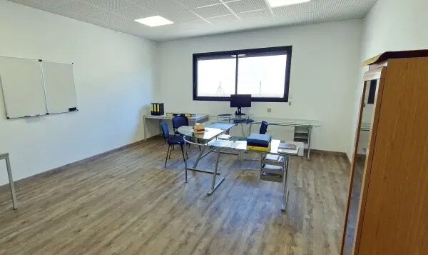 Bureau dans Rivesaltes à louer - Photo de l’immeuble – Image 2 sur 4