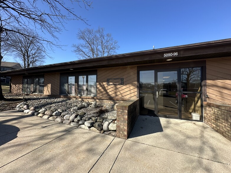 5092 Lovers Ln, Portage, MI à vendre - Photo principale – Image 1 sur 12