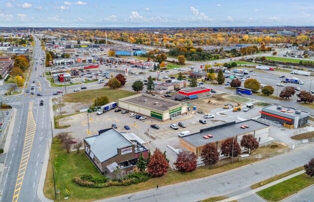 3027 Parkedale Ave, Brockville, ON à louer Aérien– Image 1 sur 7