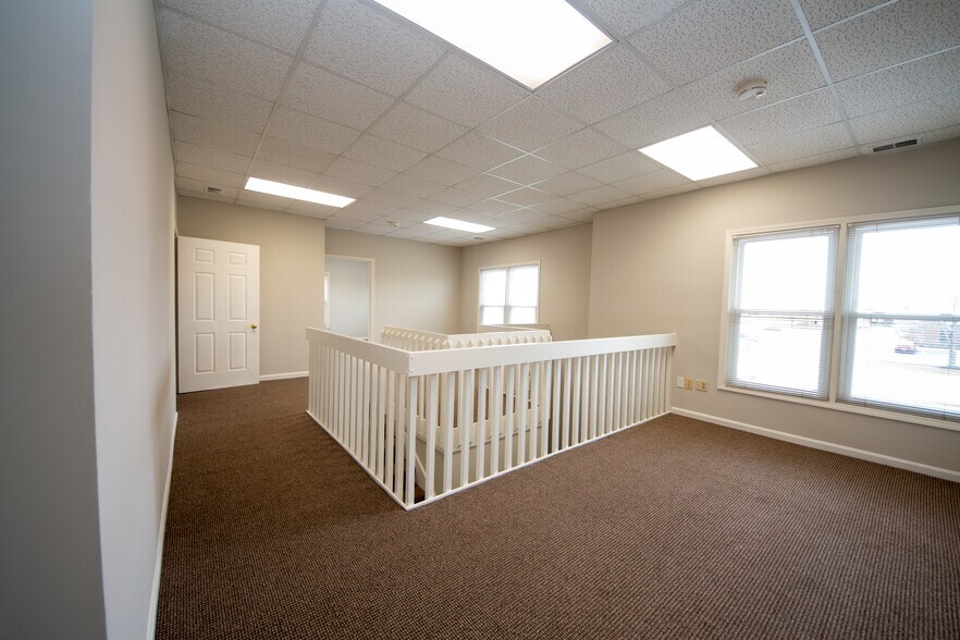 2821 S Hurstbourne Pky, Louisville, KY à louer - Photo de l’immeuble – Image 3 sur 17