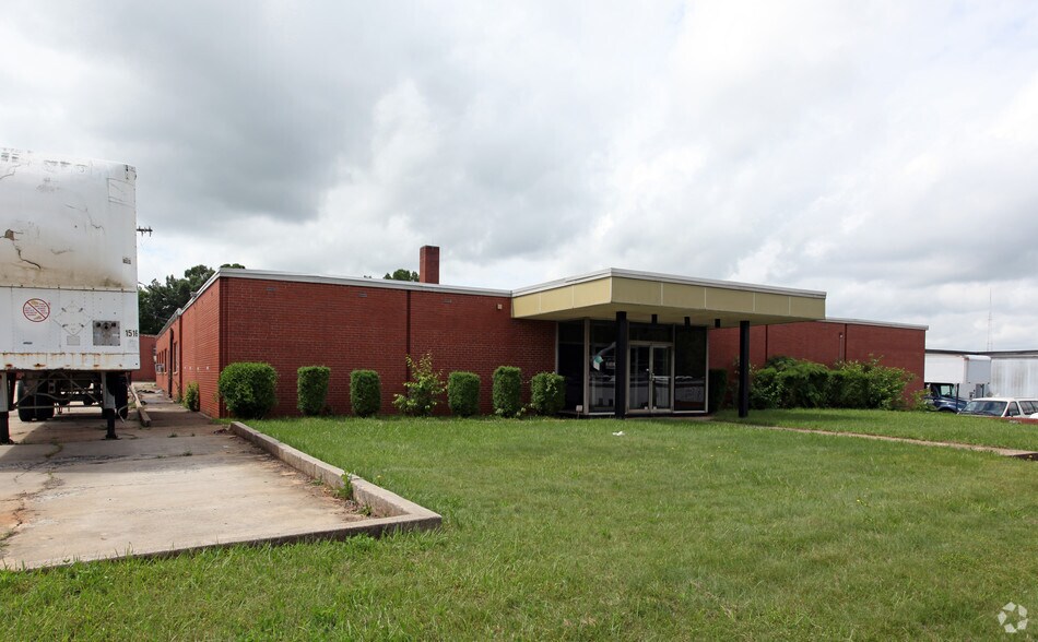 1411 Progress Ave, High Point, NC à louer - Photo principale – Image 1 sur 4