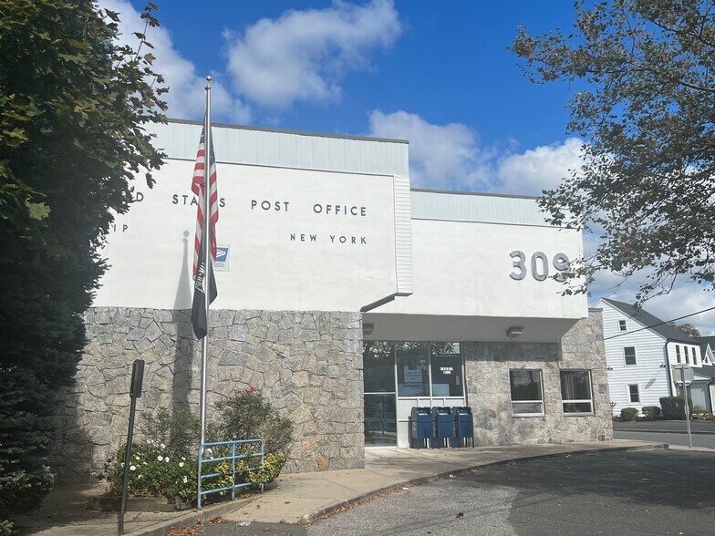 309 Main St, Islip, NY à louer - Photo de l’immeuble – Image 2 sur 9