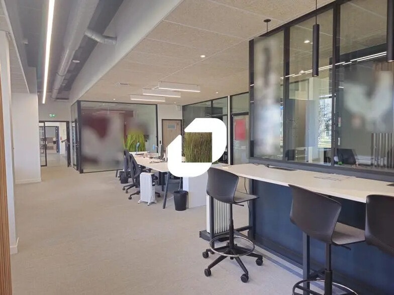 Local commercial dans Tremblay-en-France à louer - Photo de l’immeuble – Image 2 sur 13