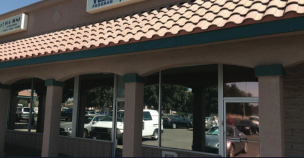 250 E Antelope Ave, Woodlake, CA à louer - Photo de l’immeuble – Image 2 sur 2
