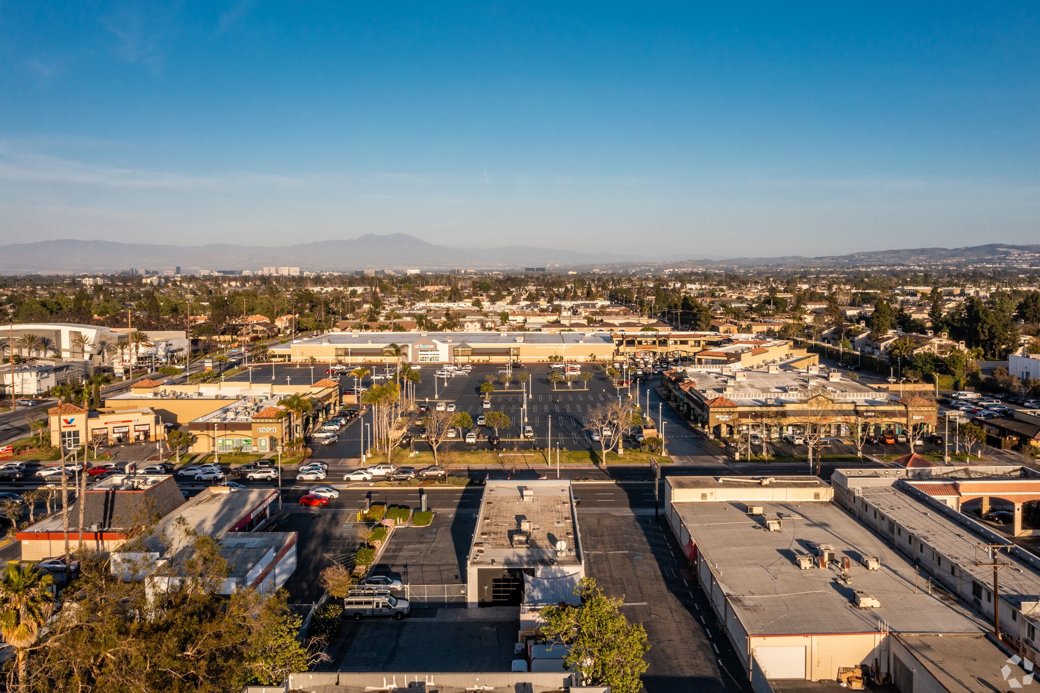 2200 Harbor Blvd, Costa Mesa, CA à louer Photo principale– Image 1 sur 8