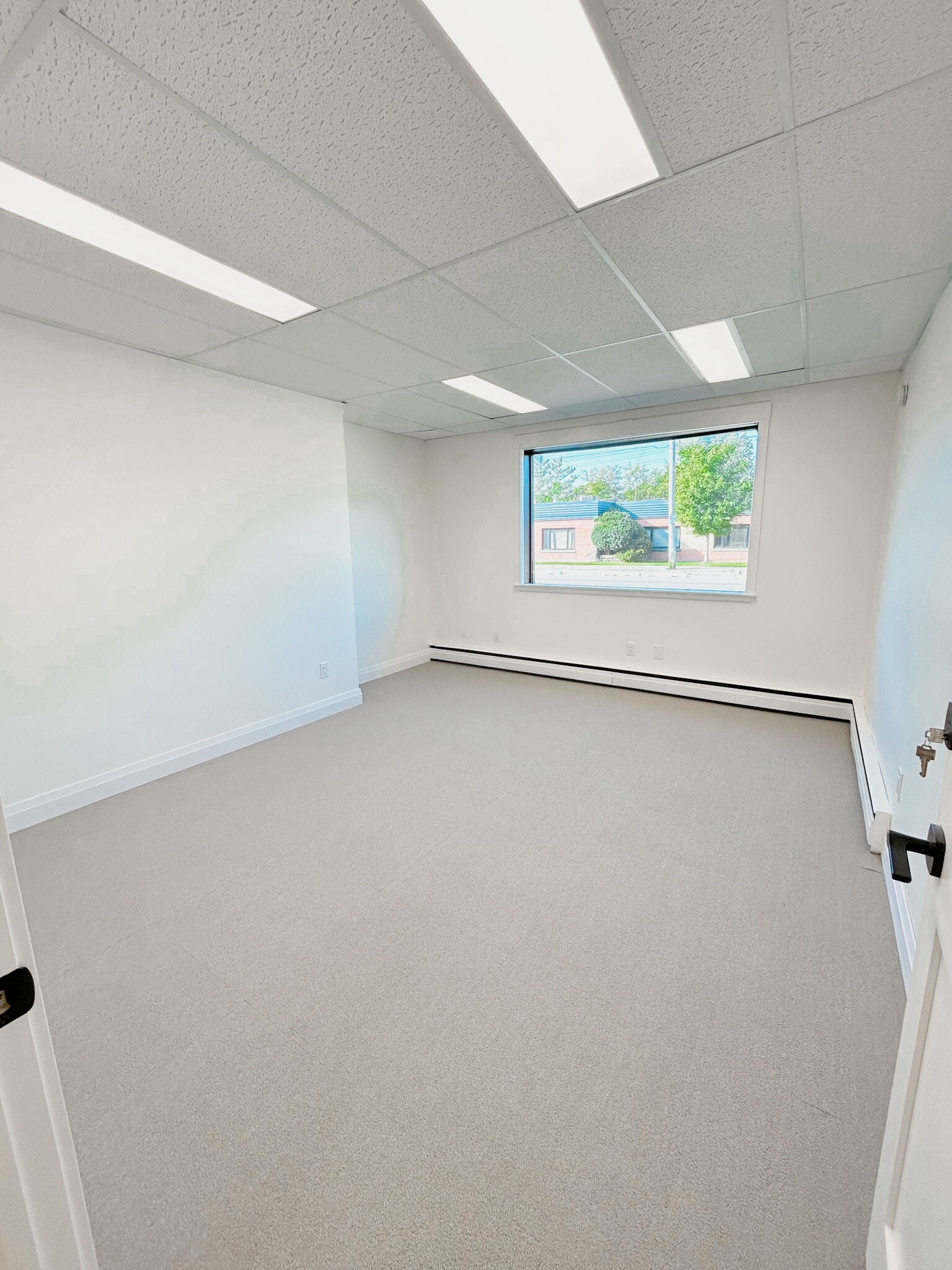 340-390 Saskatoon St, London, ON à louer Photo intérieure– Image 1 sur 9