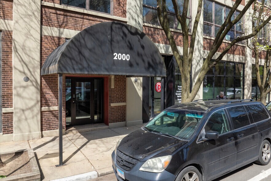 2000 N Racine Ave, Chicago, IL à louer - Photo de l’immeuble – Image 3 sur 21