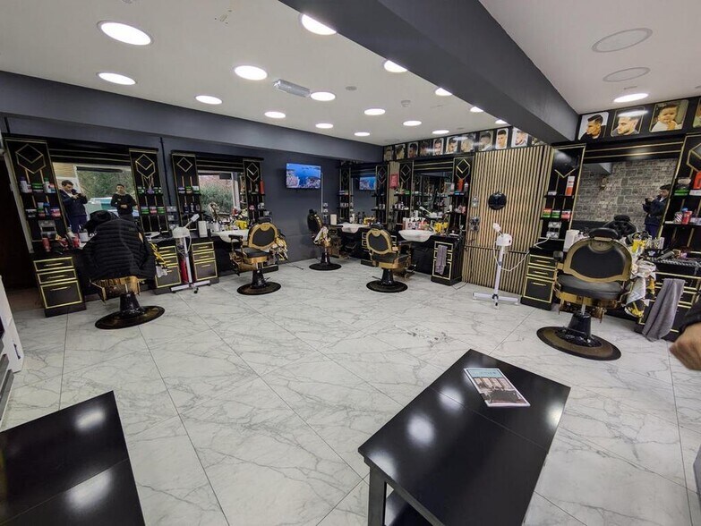 45 Church Rd, Godalming à vendre - Photo intérieure – Image 2 sur 4