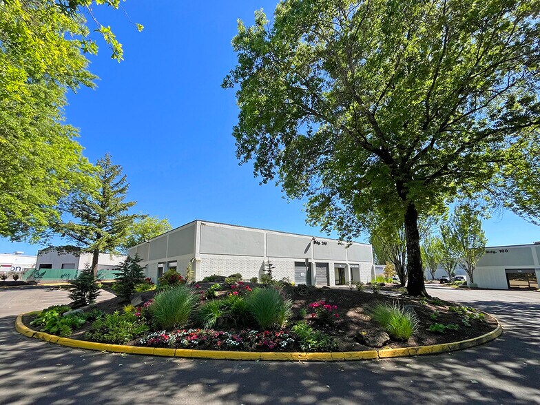 10950 SW 5th St, Beaverton, OR à louer - Photo de l’immeuble – Image 3 sur 9