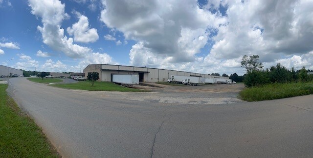 200 Marine Dr SE, Calhoun, GA à louer - Photo de l’immeuble – Image 3 sur 13