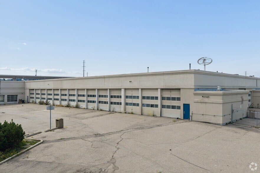 1720 Bow Trl SW, Calgary, AB à louer - Photo de l’immeuble – Image 3 sur 4