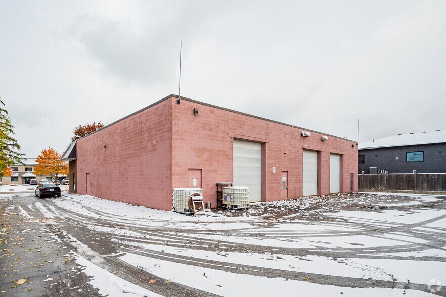 16 Community Ave, Hamilton, ON à louer - Photo de l’immeuble – Image 2 sur 2