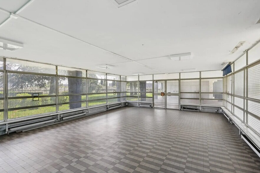 Local d’activités dans Alfortville à louer - Photo de l’immeuble – Image 2 sur 6