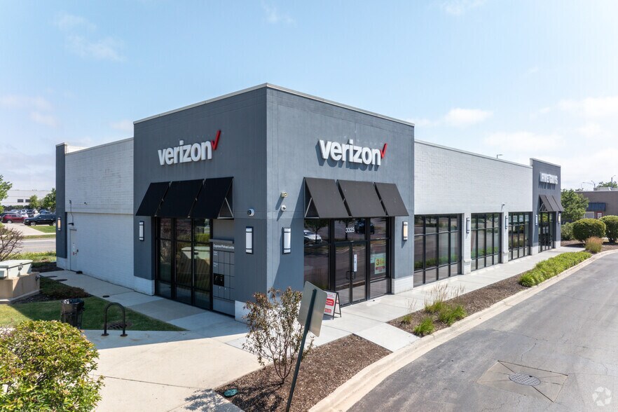 3315-3325 W Touhy Ave, Lincolnwood, IL à vendre - Photo de l’immeuble – Image 2 sur 6