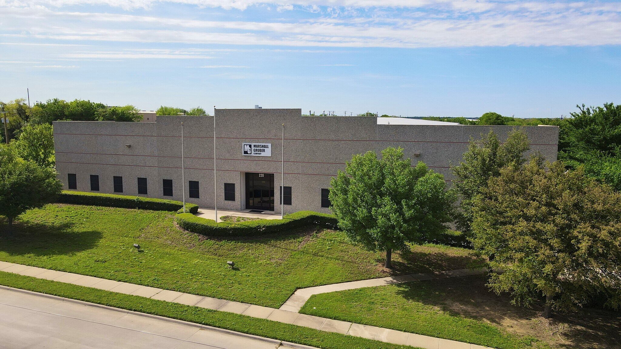 220 Airport Dr, Mansfield, TX à louer Photo principale– Image 1 sur 10