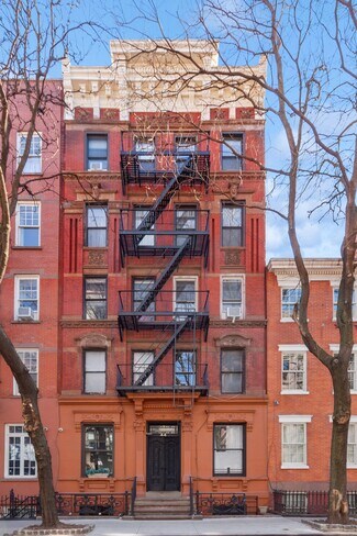 Plus de détails pour 44 Perry St, New York, NY - Logement à vendre