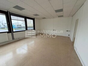 Bureau dans Vaux-le-Pénil à vendre Photo intérieure– Image 2 sur 5