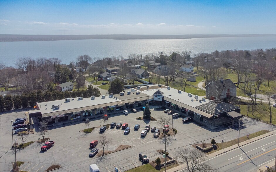 3001 E Main Rd, Portsmouth, RI à louer - Photo de l’immeuble – Image 1 sur 10