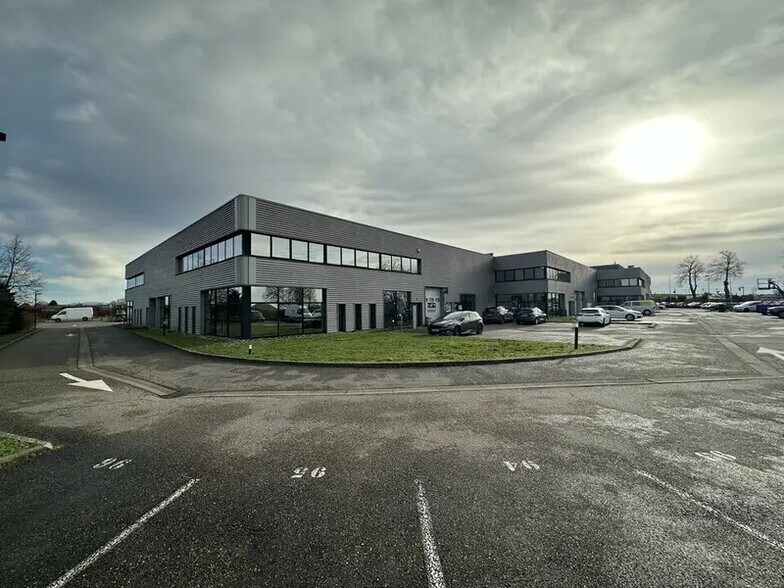 Local d’activités dans Niederhausbergen à louer - Photo de l’immeuble – Image 2 sur 7
