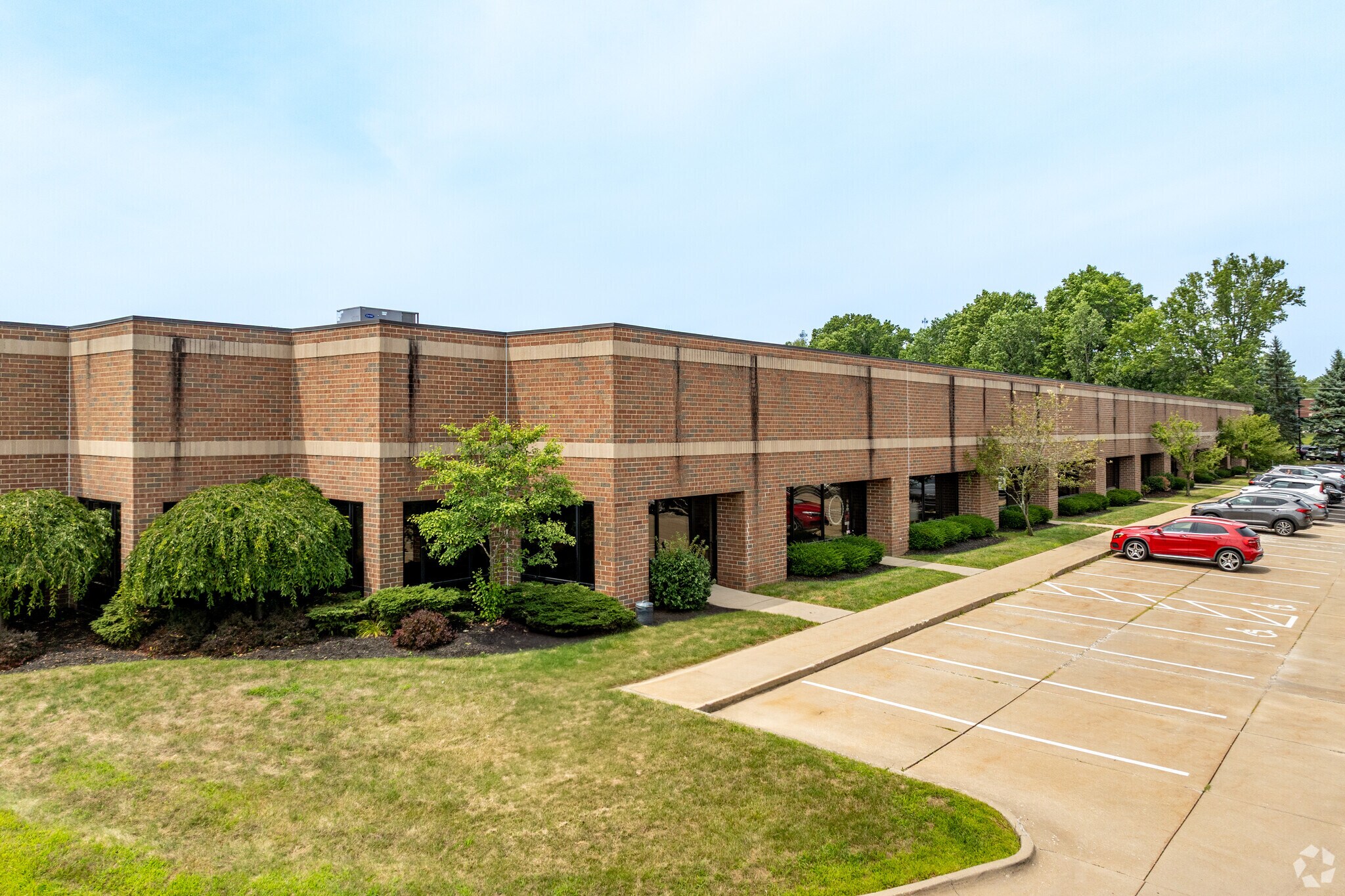 3743 – 3755 Boettler Oaks Dr., Uniontown, OH à louer Photo principale– Image 1 sur 8