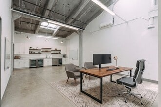 2744 E 11th St, Oakland, CA à louer Photo intérieure– Image 2 sur 2