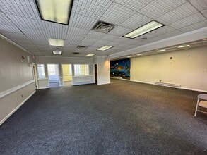 340 S Branch Rd, Hillsborough, NJ à louer Photo intérieure– Image 2 sur 14