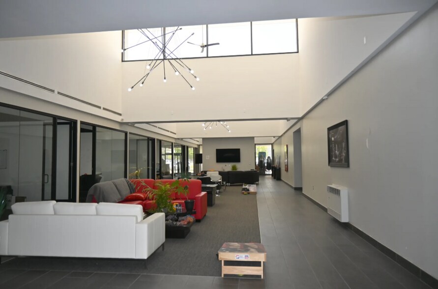 22000 Northwestern Hwy, Southfield, MI à vendre - Photo intérieure – Image 3 sur 4