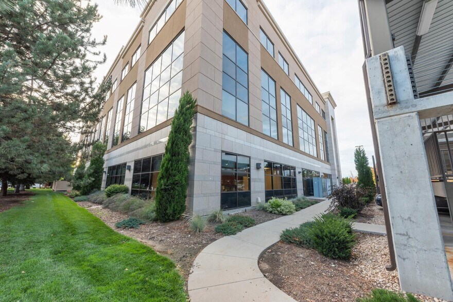 3277 E Louise Dr, Meridian, ID à louer - Photo de l’immeuble – Image 3 sur 11