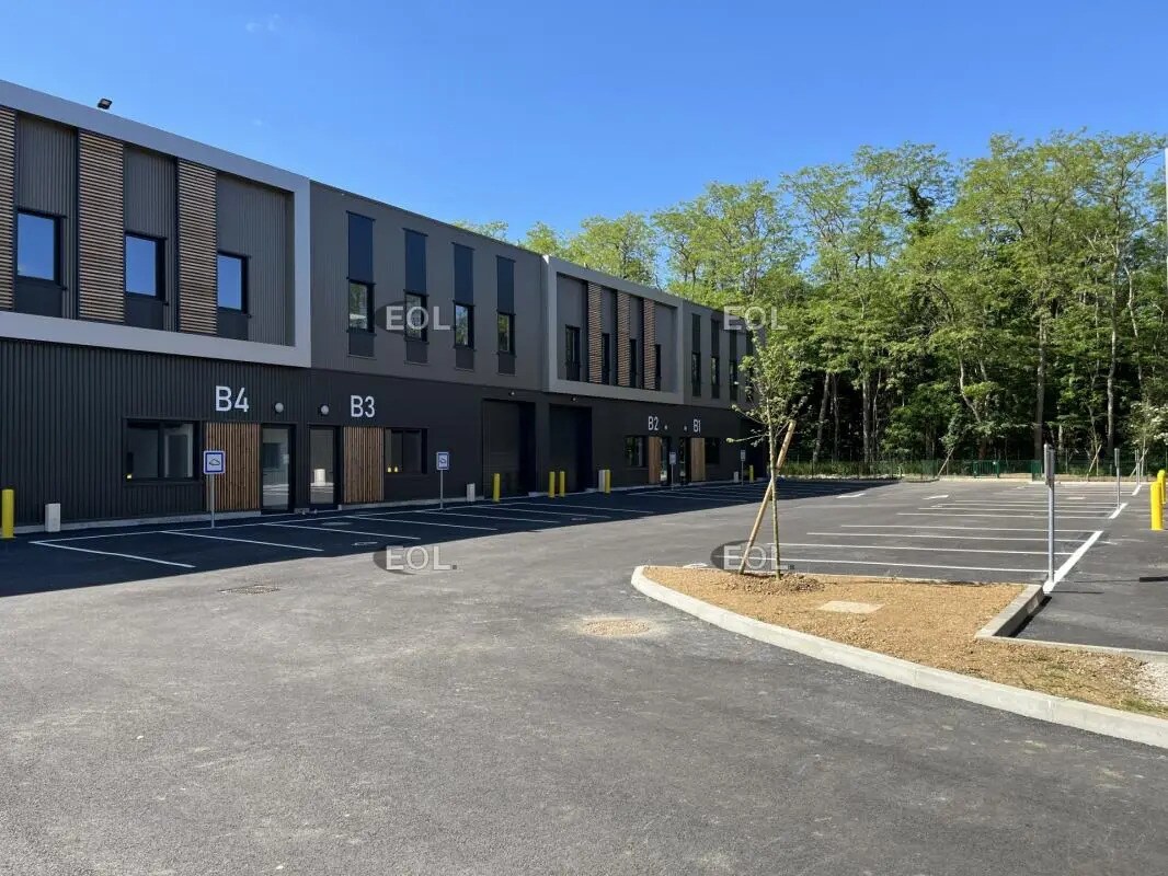 Local d’activités dans Les Mureaux à louer Photo de l’immeuble– Image 1 sur 6