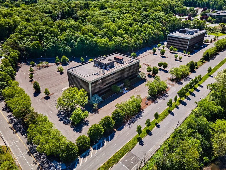 550 Mamaroneck Ave, Harrison, NY à louer - Photo de l’immeuble – Image 2 sur 25