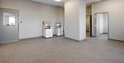 340 Robertson Rd, Fort McMurray, AB à louer Photo intérieure– Image 2 sur 8