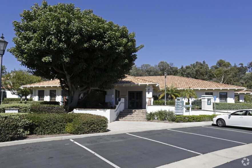 30290 Rancho Viejo Rd, San Juan Capistrano, CA à louer - Photo de l’immeuble – Image 2 sur 3