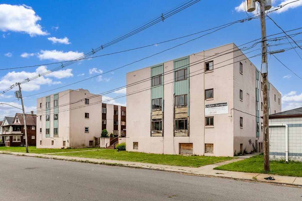 628 9th St, Niagara Falls, NY à vendre Photo de l’immeuble– Image 1 sur 65