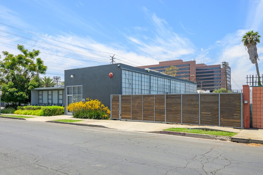 11751 Mississippi, Los Angeles, CA à vendre - Photo de l’immeuble – Image 2 sur 28