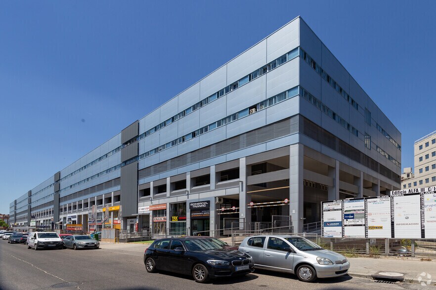 Calle de Isabel Colbrand, 10-12, Madrid, Madrid à louer - Photo de l’immeuble – Image 2 sur 18