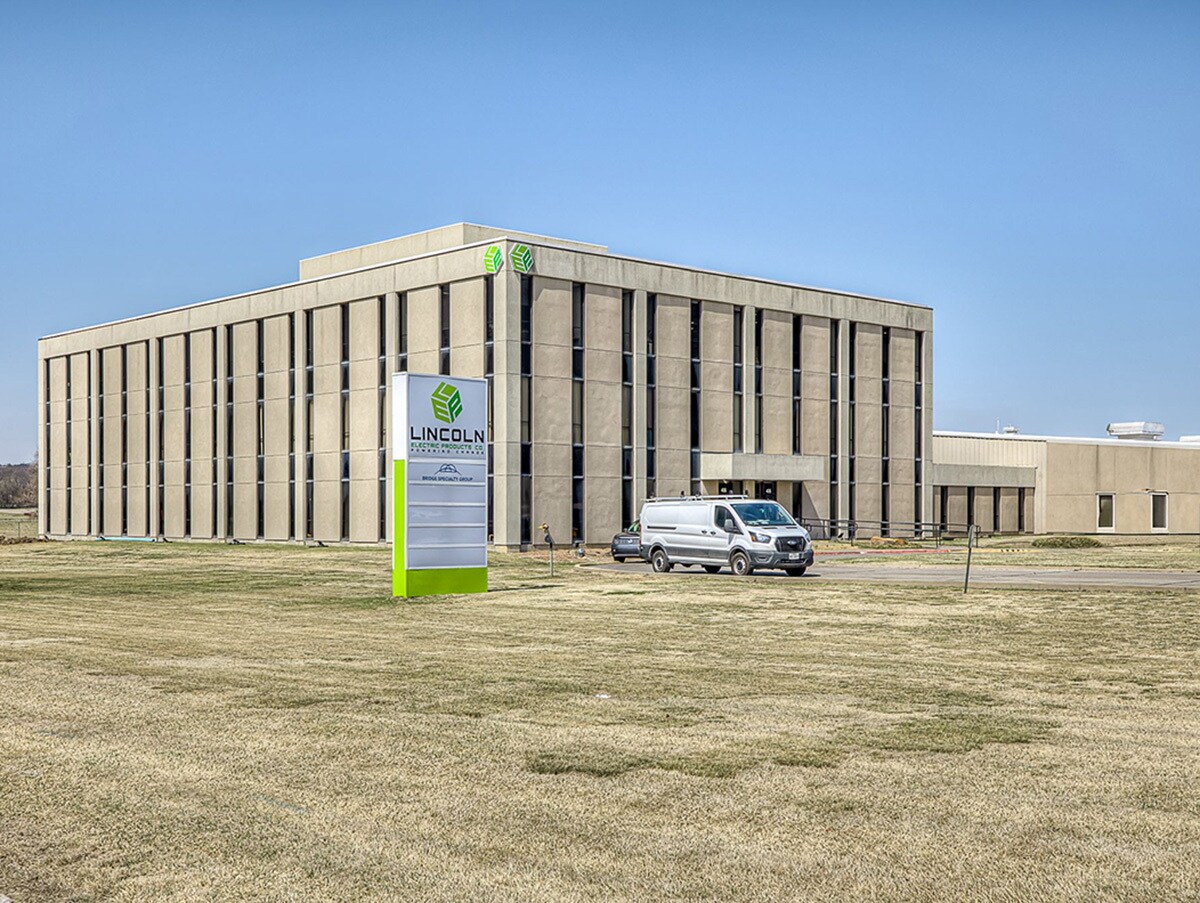 406 US Highway 60, Bartlesville, OK à louer Photo principale– Image 1 sur 6
