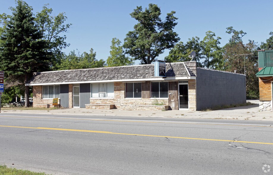 107 S Charles St, White Cloud, MI à vendre - Photo de l’immeuble – Image 1 sur 9