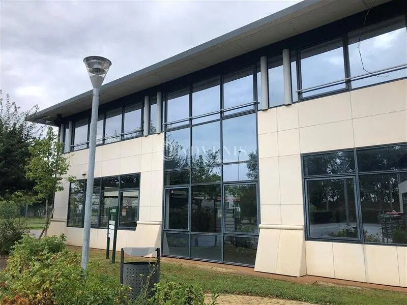 Local d’activités dans Trappes à louer Photo de l’immeuble– Image 1 sur 2