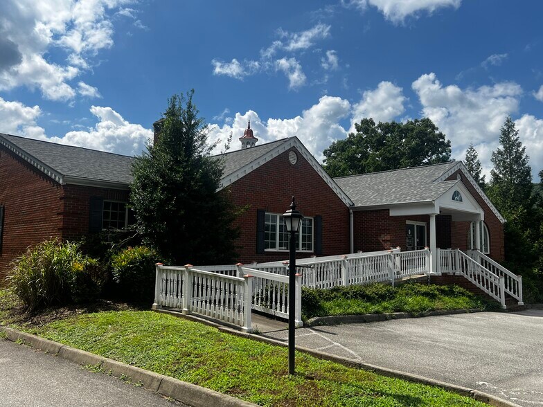 5604 Starkey Rd, Roanoke, VA à vendre - Photo de l’immeuble – Image 3 sur 10