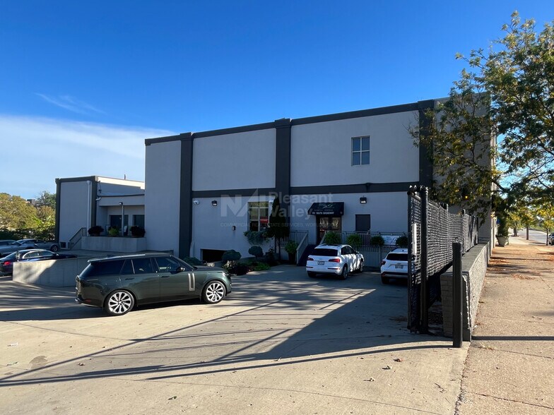 701 S Broadway St, Akron, OH à louer - Photo de l’immeuble – Image 2 sur 6