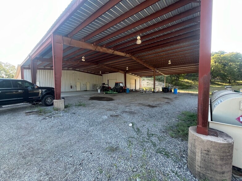 800 County Road 257, Liberty Hill, TX à louer - Photo de l’immeuble – Image 1 sur 12