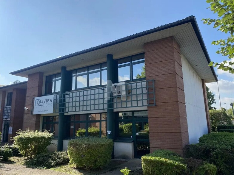 Bureau dans Évry-Courcouronnes à louer - Photo de l’immeuble – Image 3 sur 3