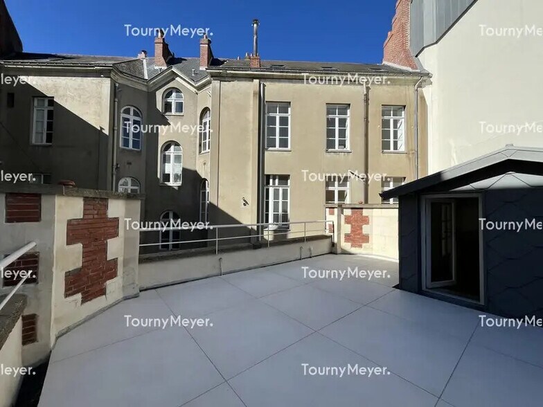10 Rue Voltaire, Nantes à louer - Photo de l’immeuble – Image 3 sur 3