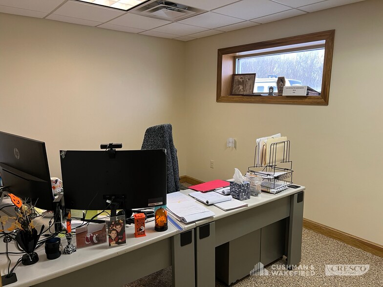 300 Commerce Dr, LaGrange, OH à louer - Photo intérieure – Image 3 sur 19