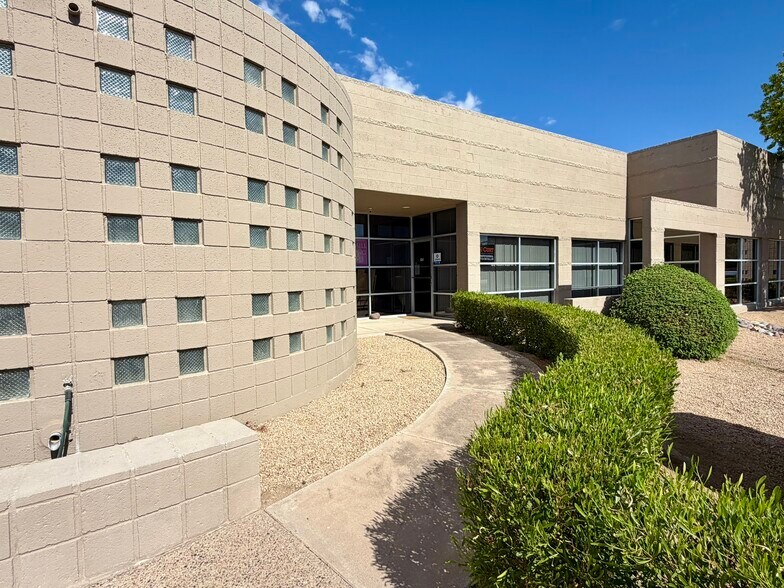 8361 E Evans Rd, Scottsdale, AZ à louer - Photo de l’immeuble – Image 2 sur 9